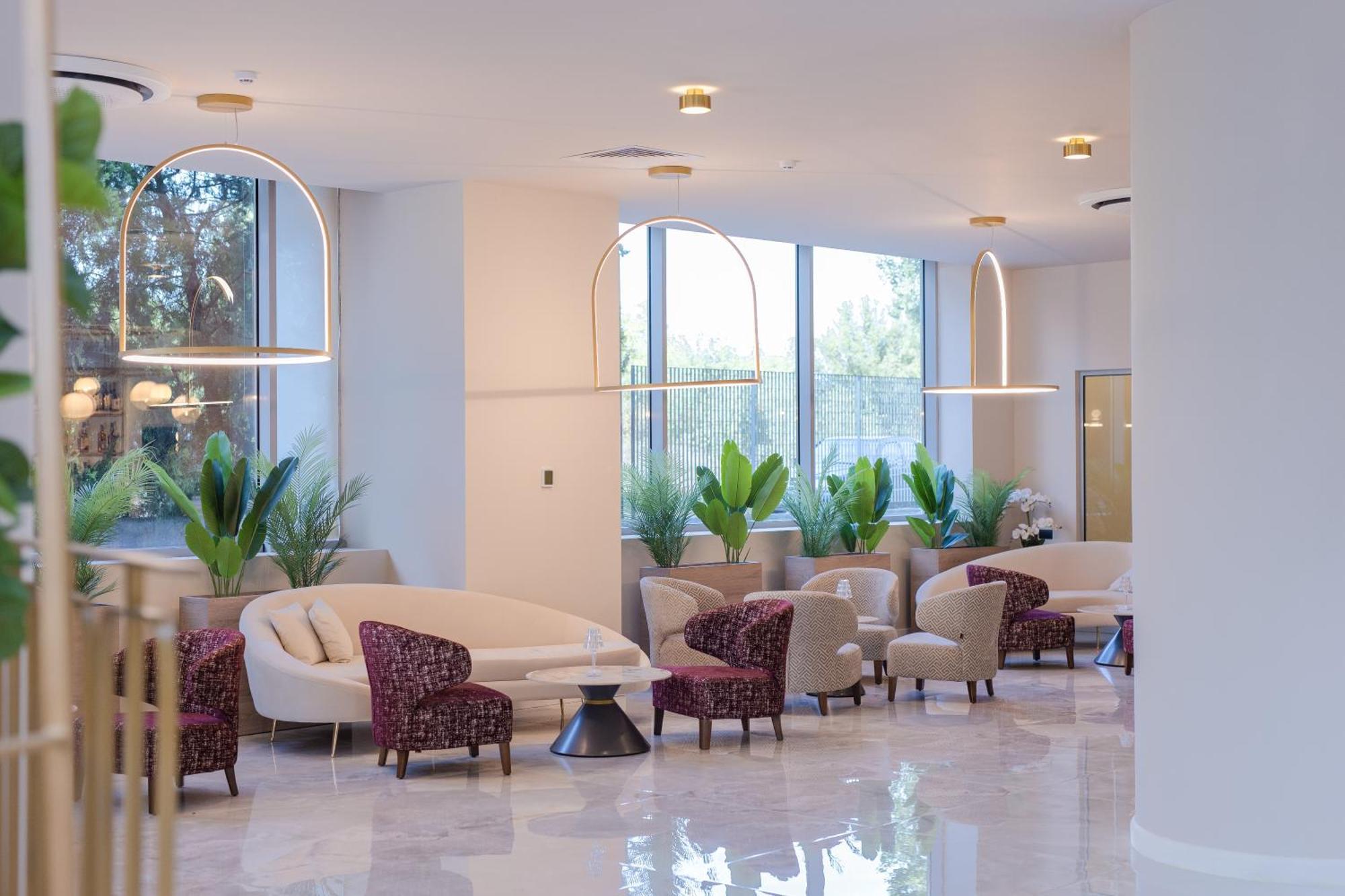 Ramada By Wyndham Bucharest Otopeni Airport Exterior photo
