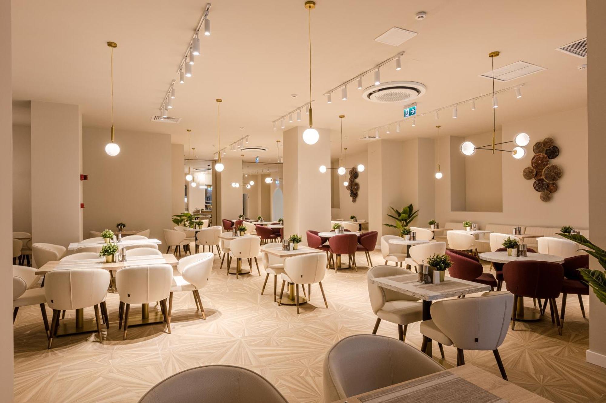 Ramada By Wyndham Bucharest Otopeni Airport Exterior photo