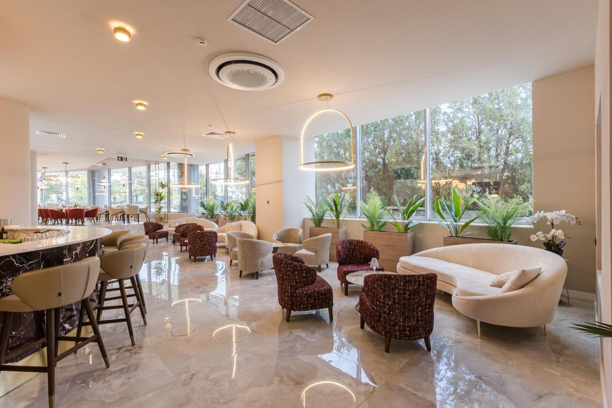 Ramada By Wyndham Bucharest Otopeni Airport Exterior photo