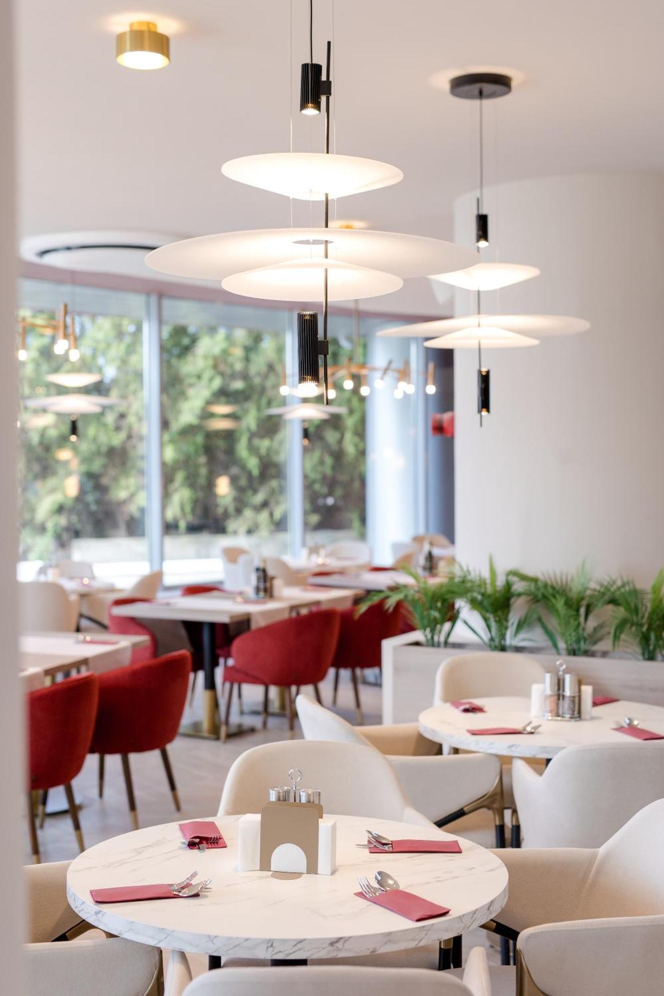 Ramada By Wyndham Bucharest Otopeni Airport Exterior photo