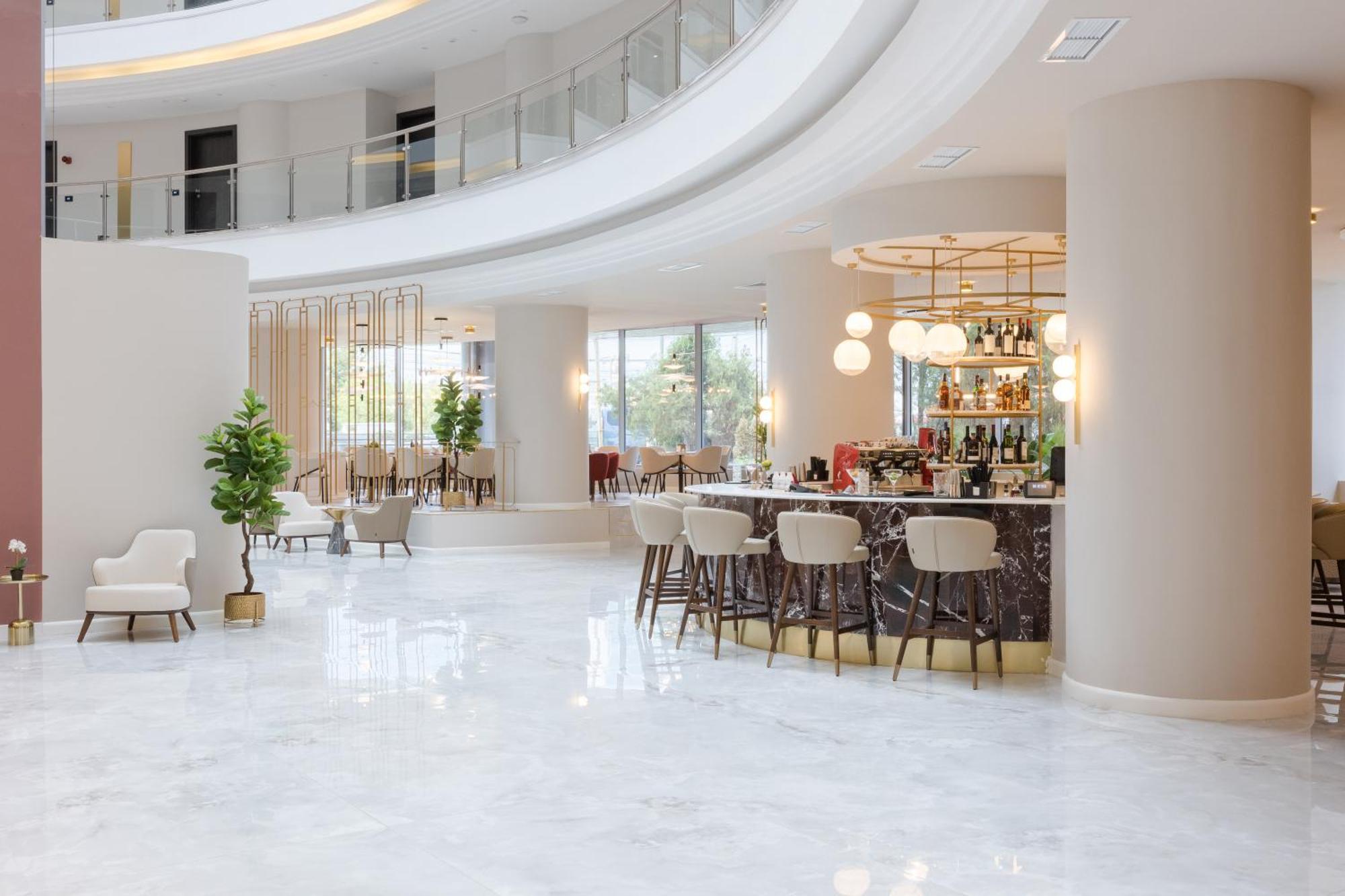 Ramada By Wyndham Bucharest Otopeni Airport Exterior photo