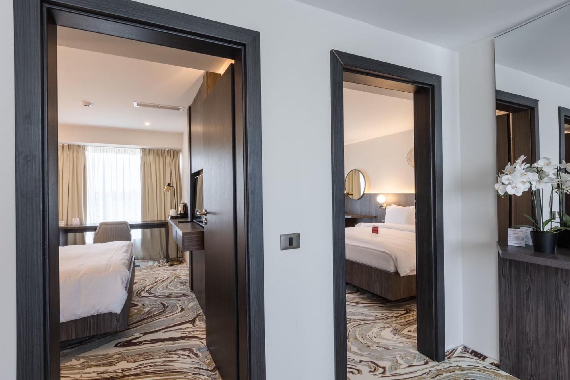 Ramada By Wyndham Bucharest Otopeni Airport Exterior photo