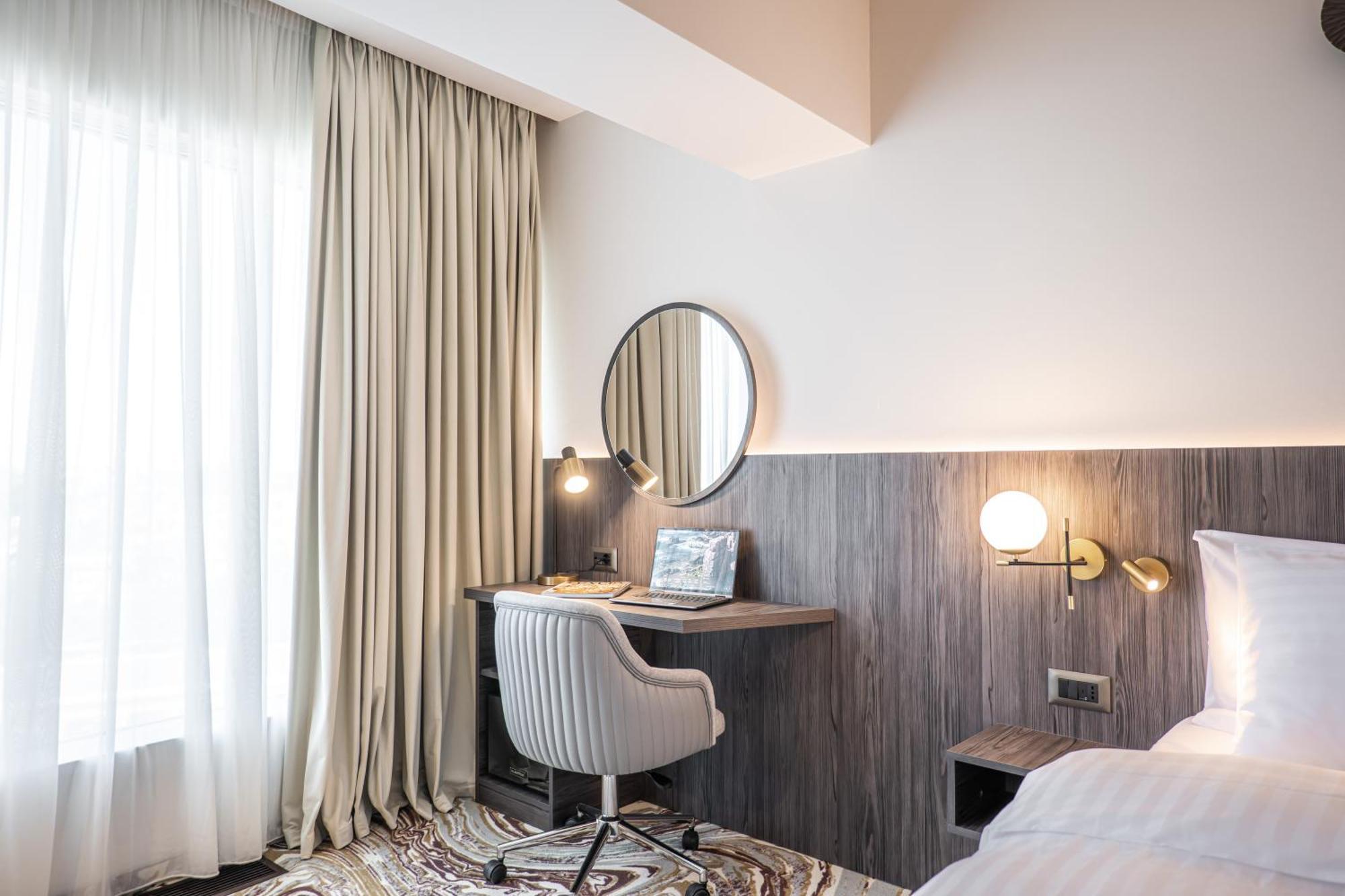 Ramada By Wyndham Bucharest Otopeni Airport Exterior photo
