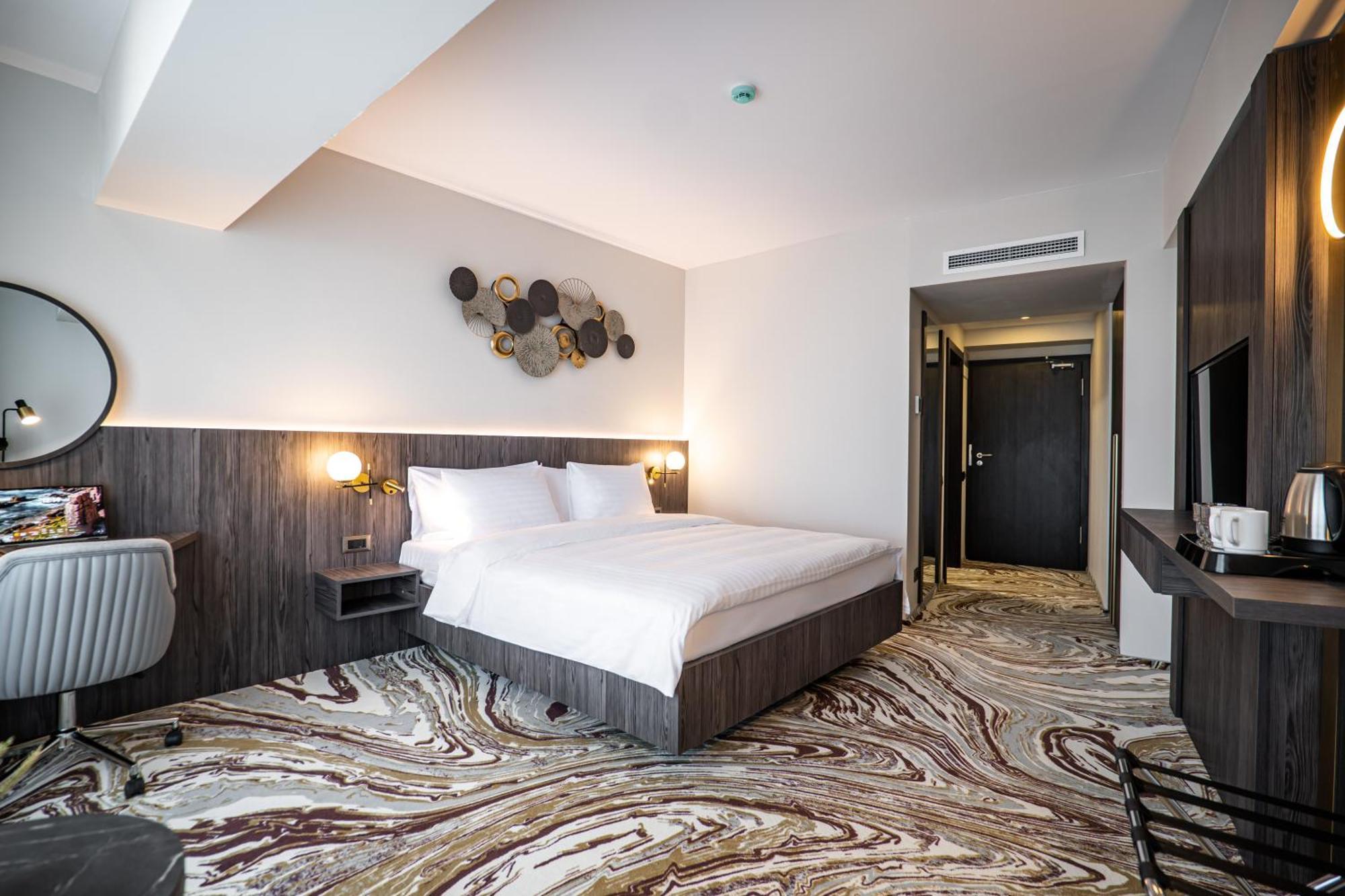 Ramada By Wyndham Bucharest Otopeni Airport Exterior photo