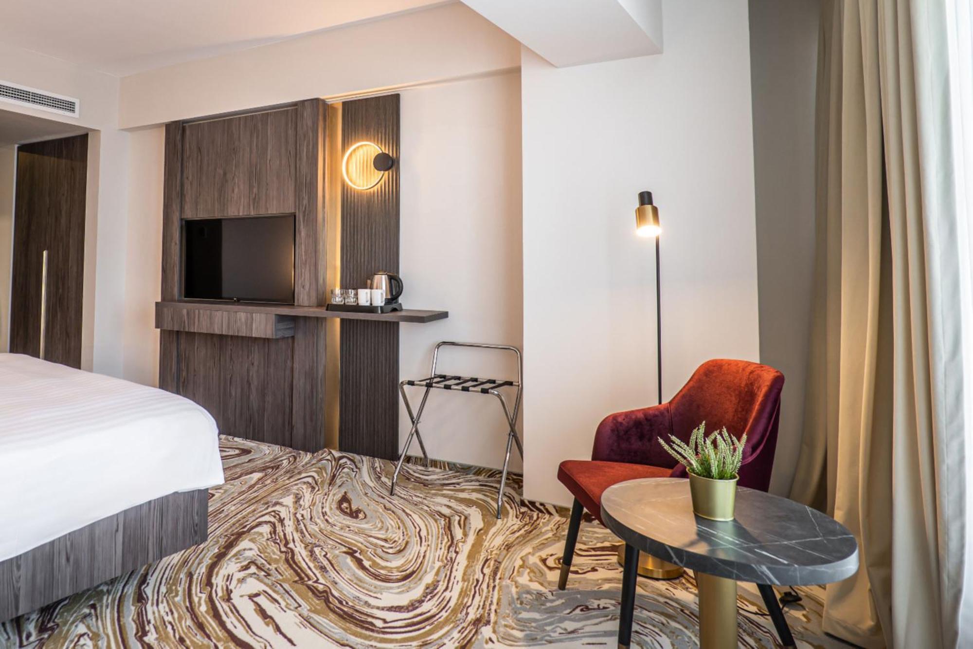 Ramada By Wyndham Bucharest Otopeni Airport Exterior photo