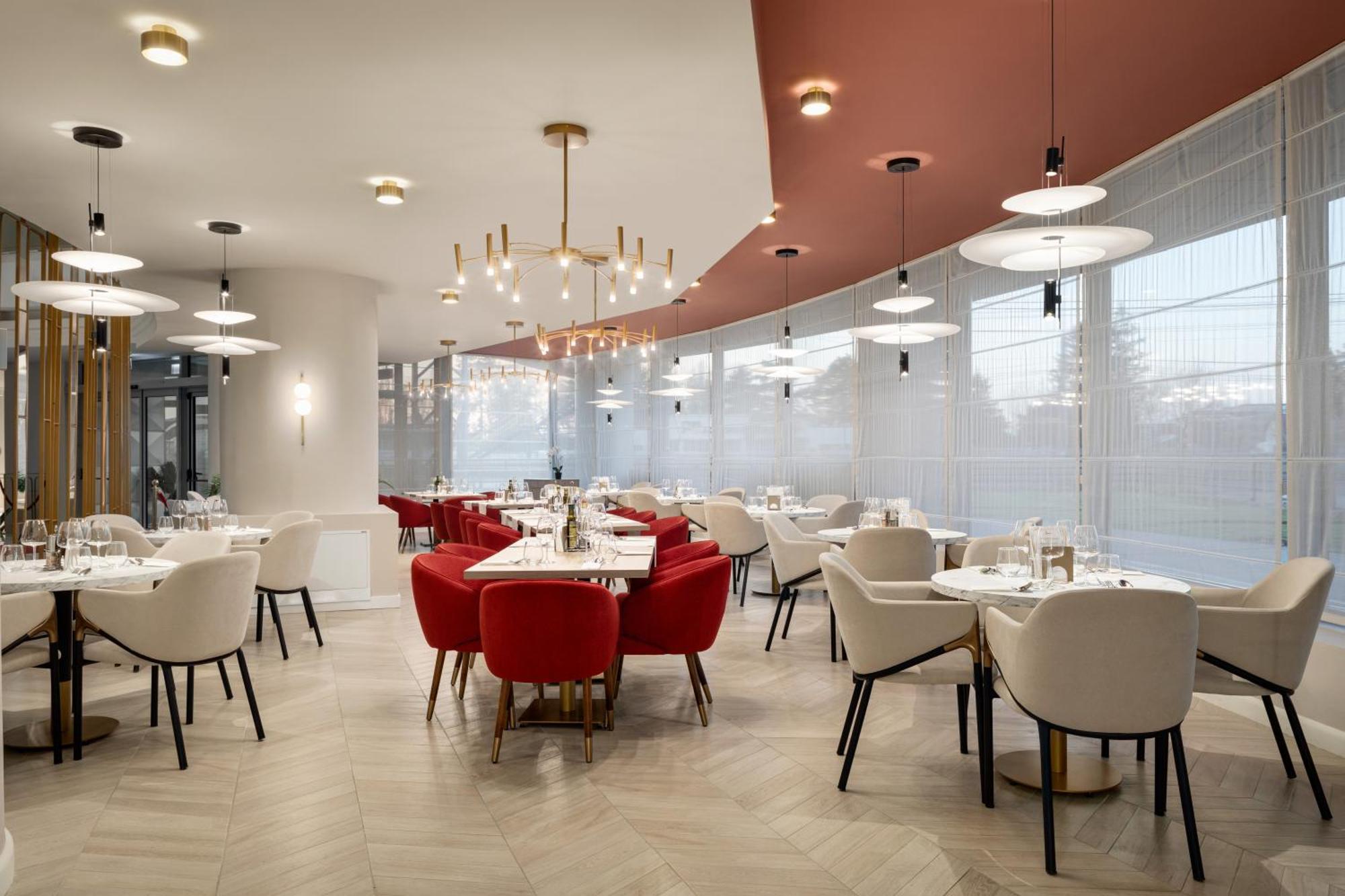 Ramada By Wyndham Bucharest Otopeni Airport Exterior photo