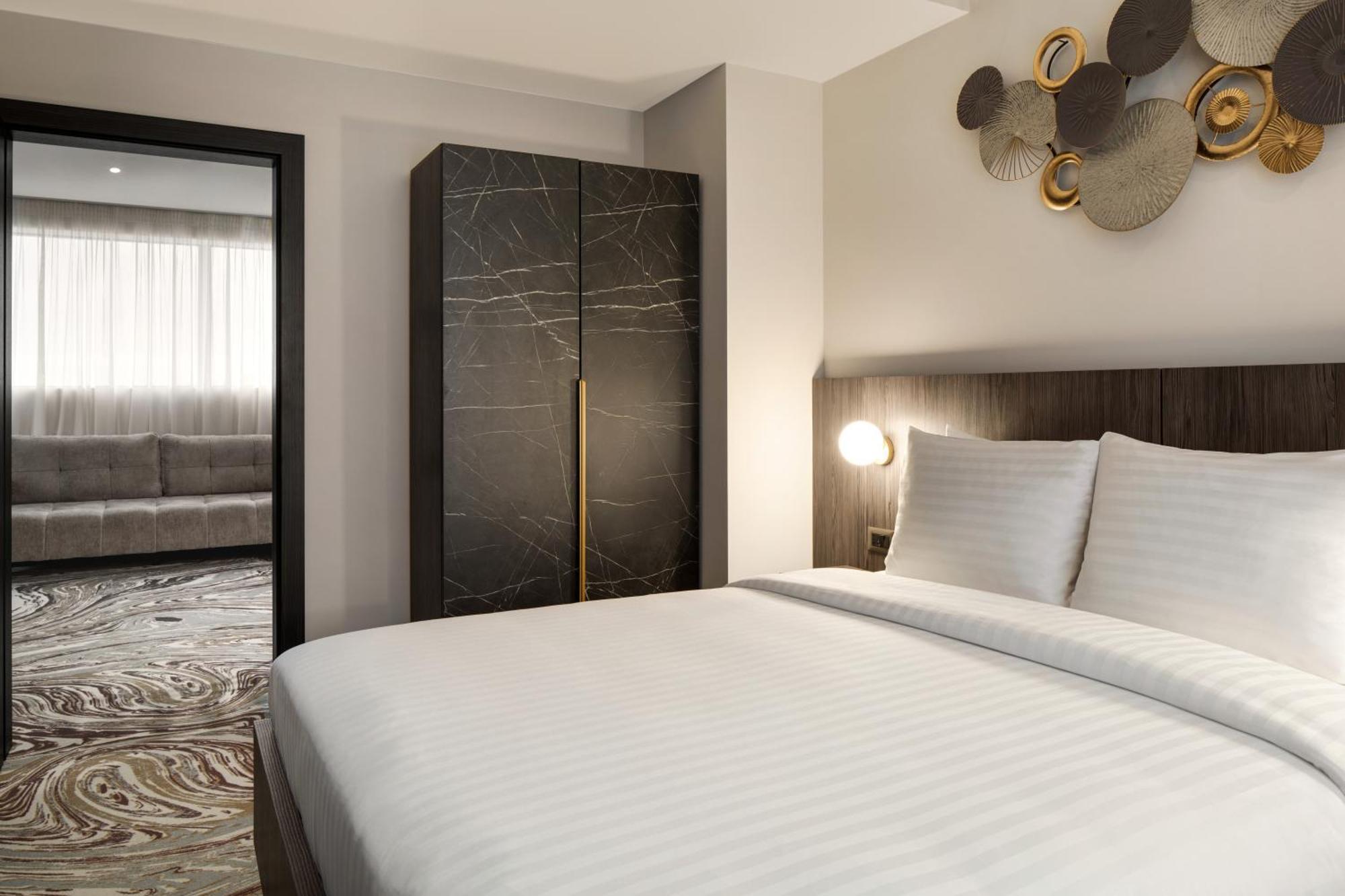 Ramada By Wyndham Bucharest Otopeni Airport Exterior photo