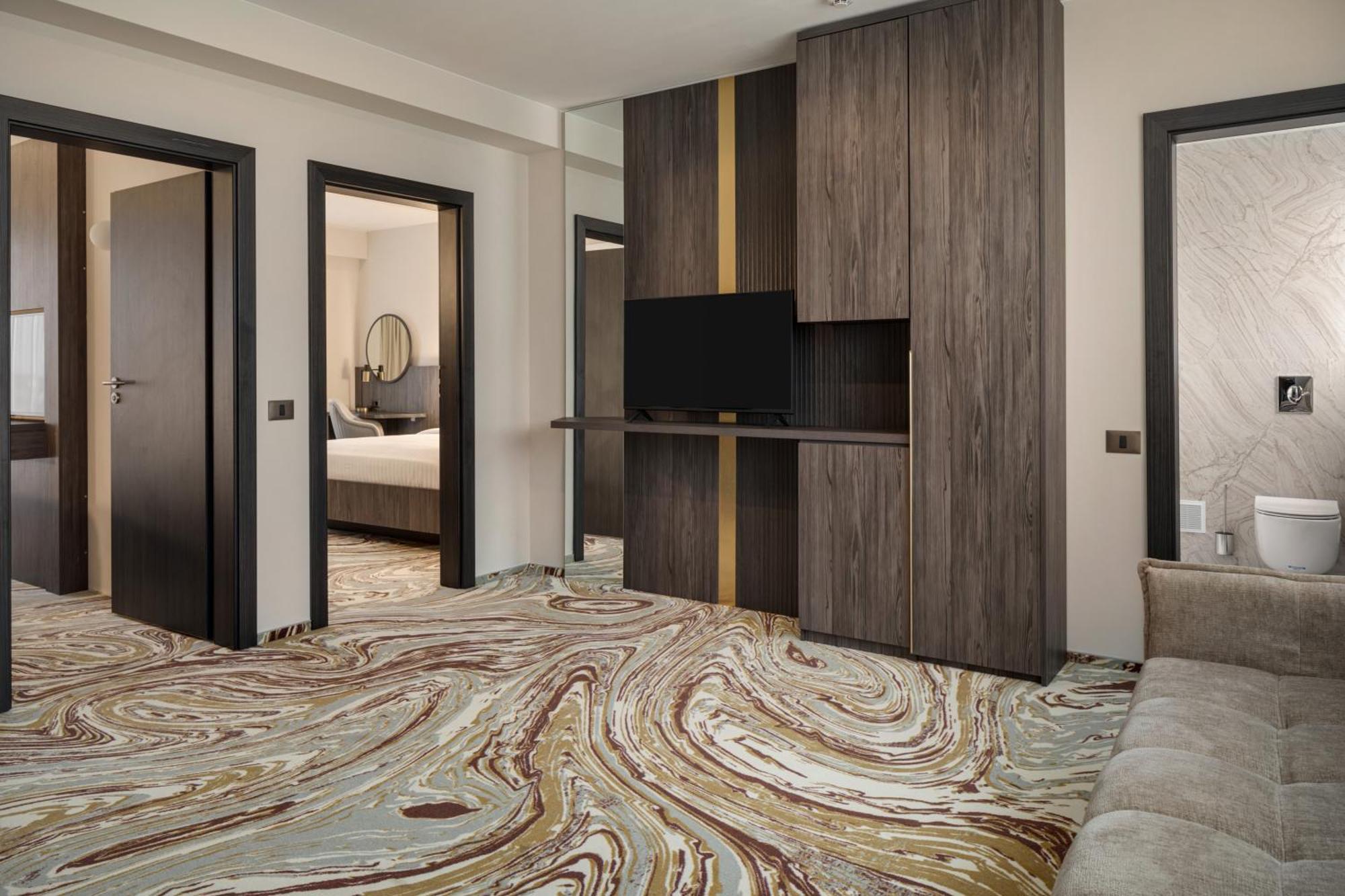 Ramada By Wyndham Bucharest Otopeni Airport Exterior photo
