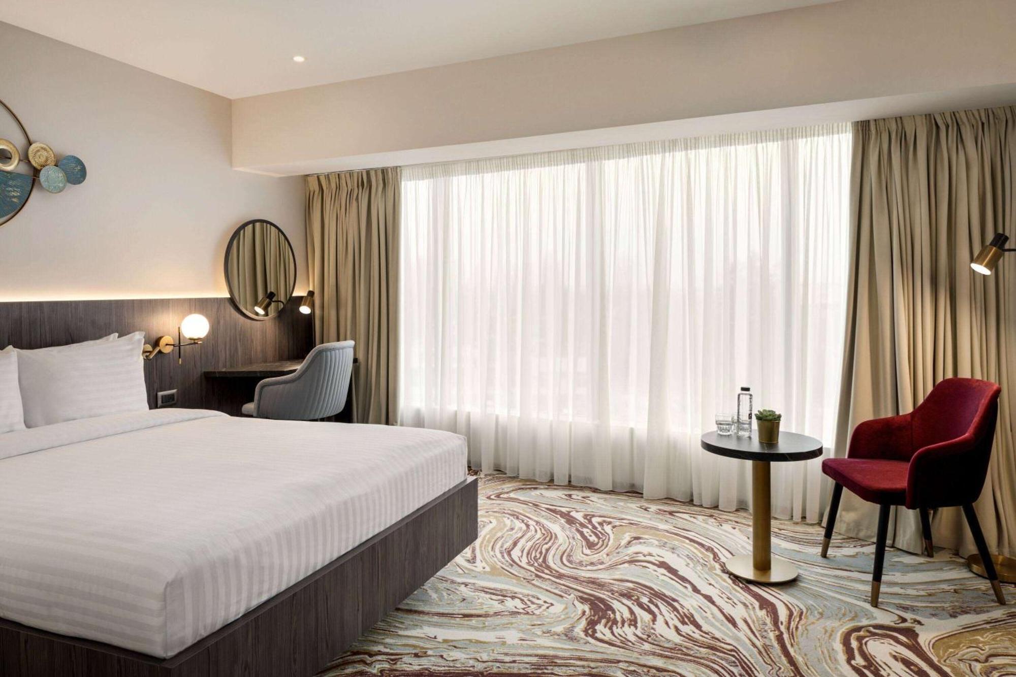 Ramada By Wyndham Bucharest Otopeni Airport Exterior photo